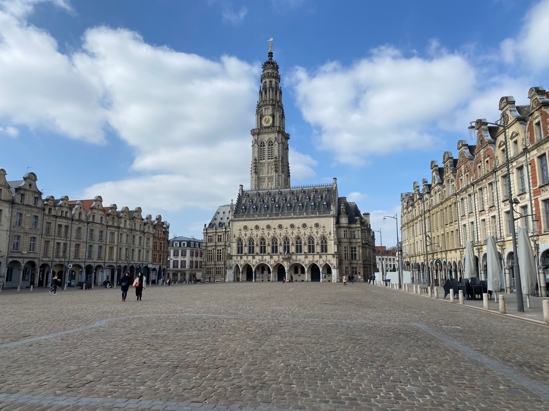 Arras centre intra-boulevards, Le cœur UNESCO, deux places baroques, la vie à pied